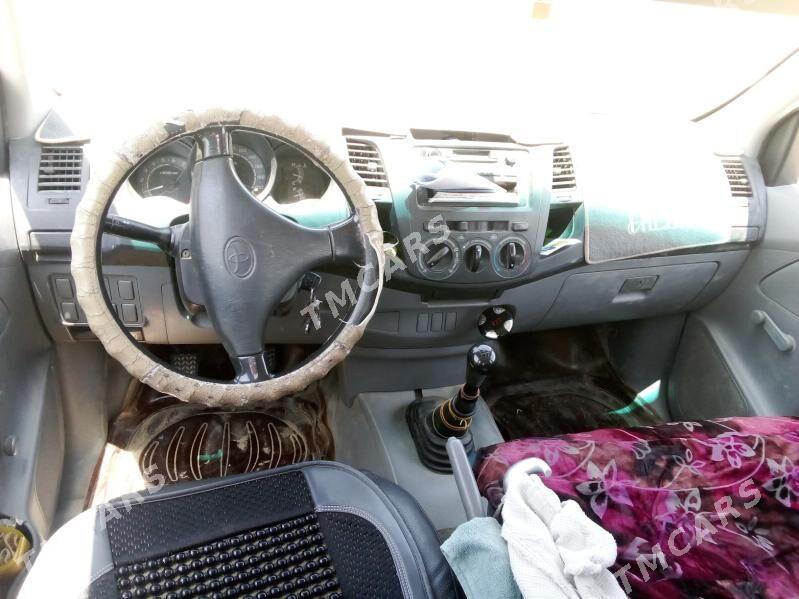 Toyota Hilux 2010 - 220 000 TMT - Эсенгулы - img 5