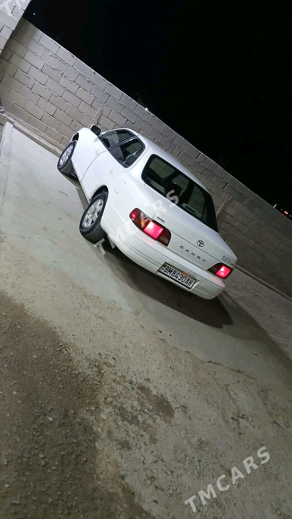 Toyota Camry 1995 - 100 000 TMT - Ýaşlyk - img 4