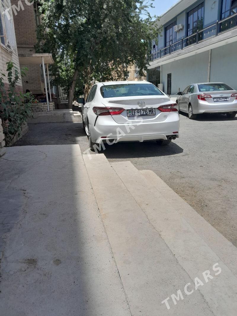 Toyota Camry 2022 - 300 000 TMT - Мары - img 4