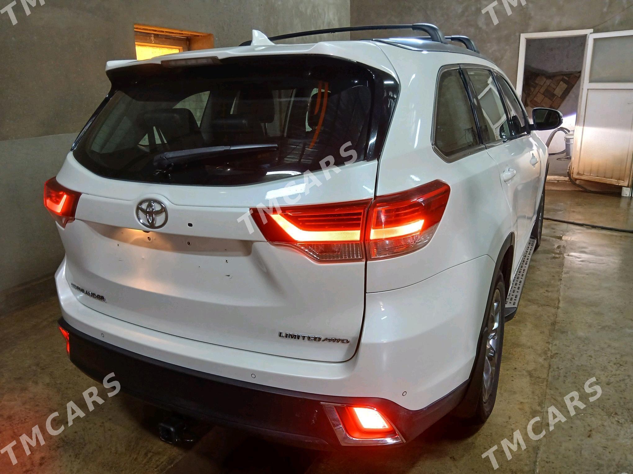 Toyota Highlander 2018 - 400 000 TMT - Гурбансолтан Едже - img 2