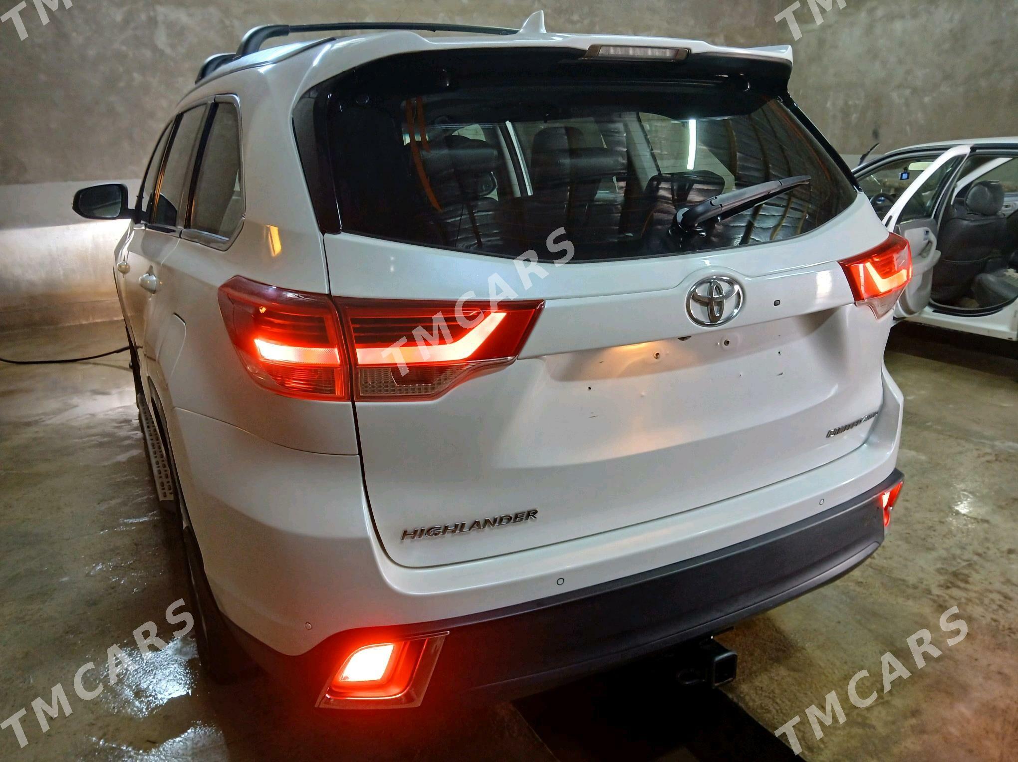 Toyota Highlander 2018 - 400 000 TMT - Гурбансолтан Едже - img 6