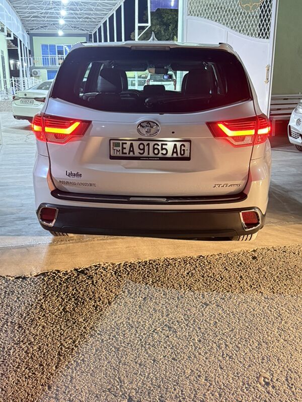 Toyota Highlander 2018 - 450 000 TMT - Aşgabat - img 9
