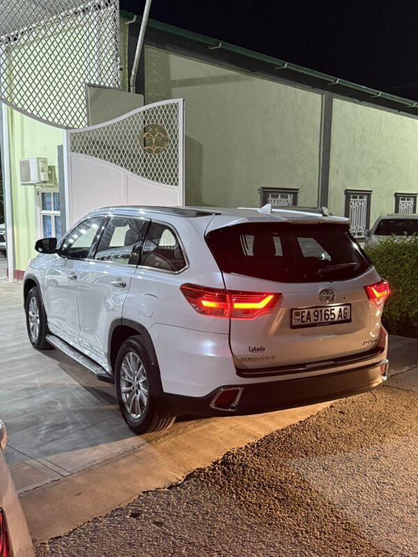 Toyota Highlander 2018 - 450 000 TMT - Aşgabat - img 8