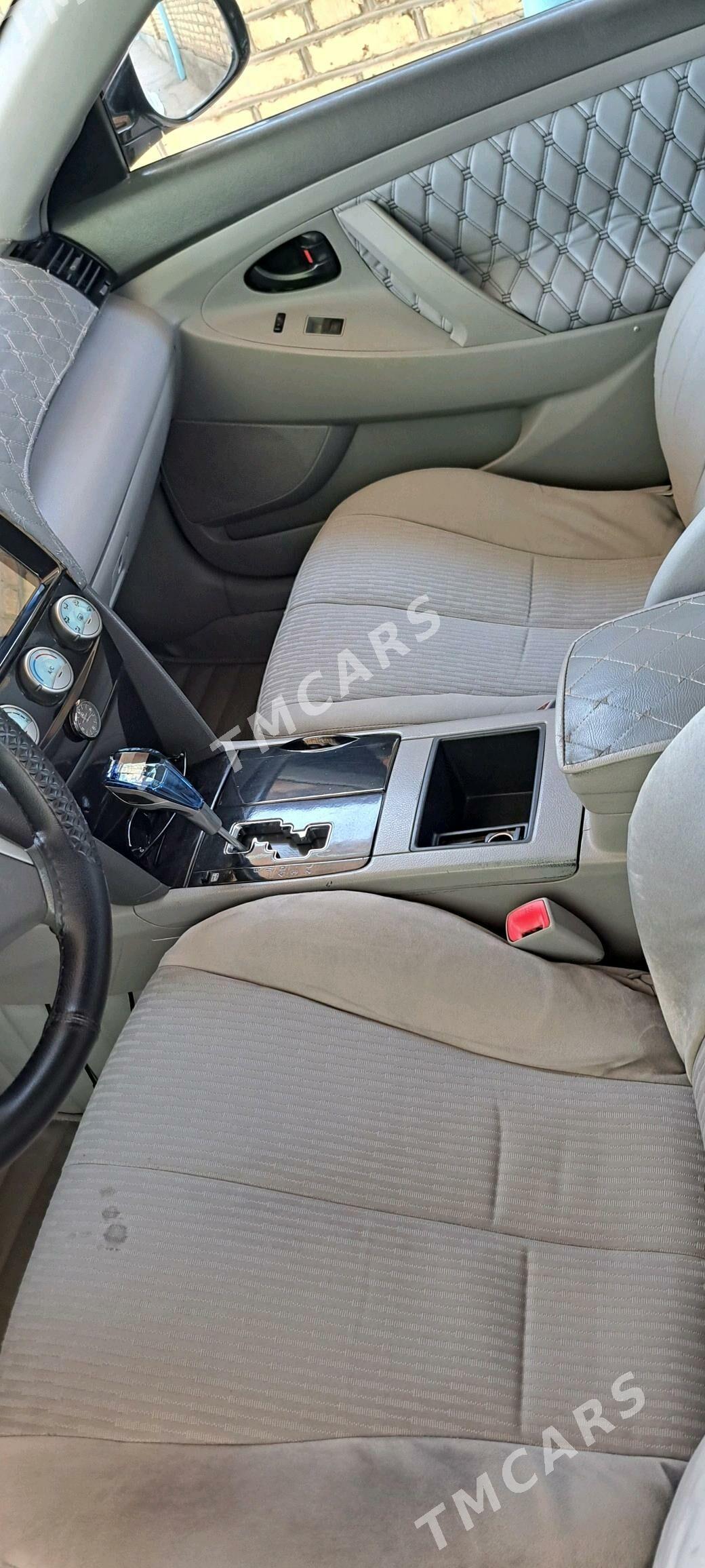 Toyota Camry 2010 - 140 000 TMT - Теджен - img 2