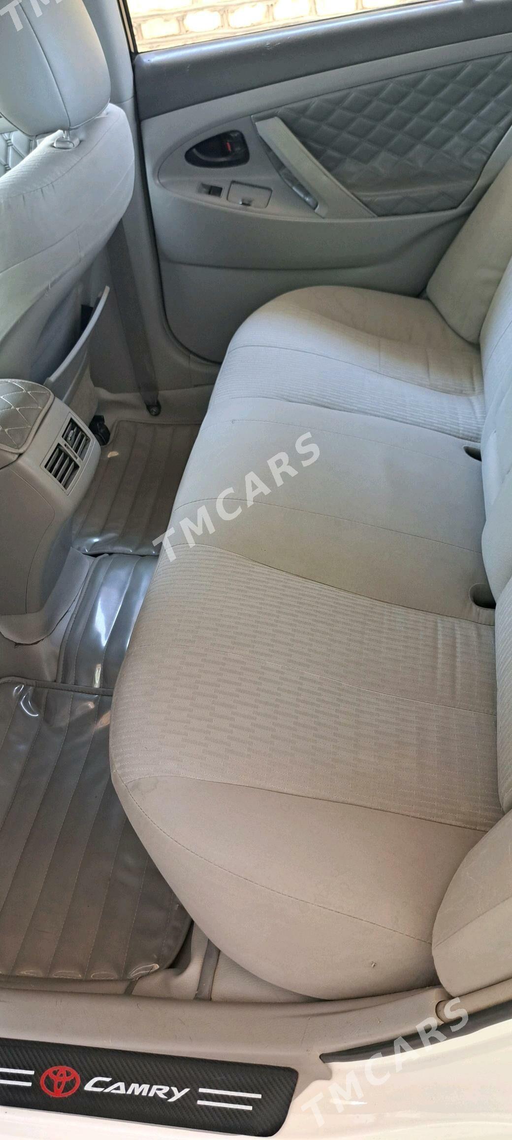 Toyota Camry 2010 - 140 000 TMT - Теджен - img 3