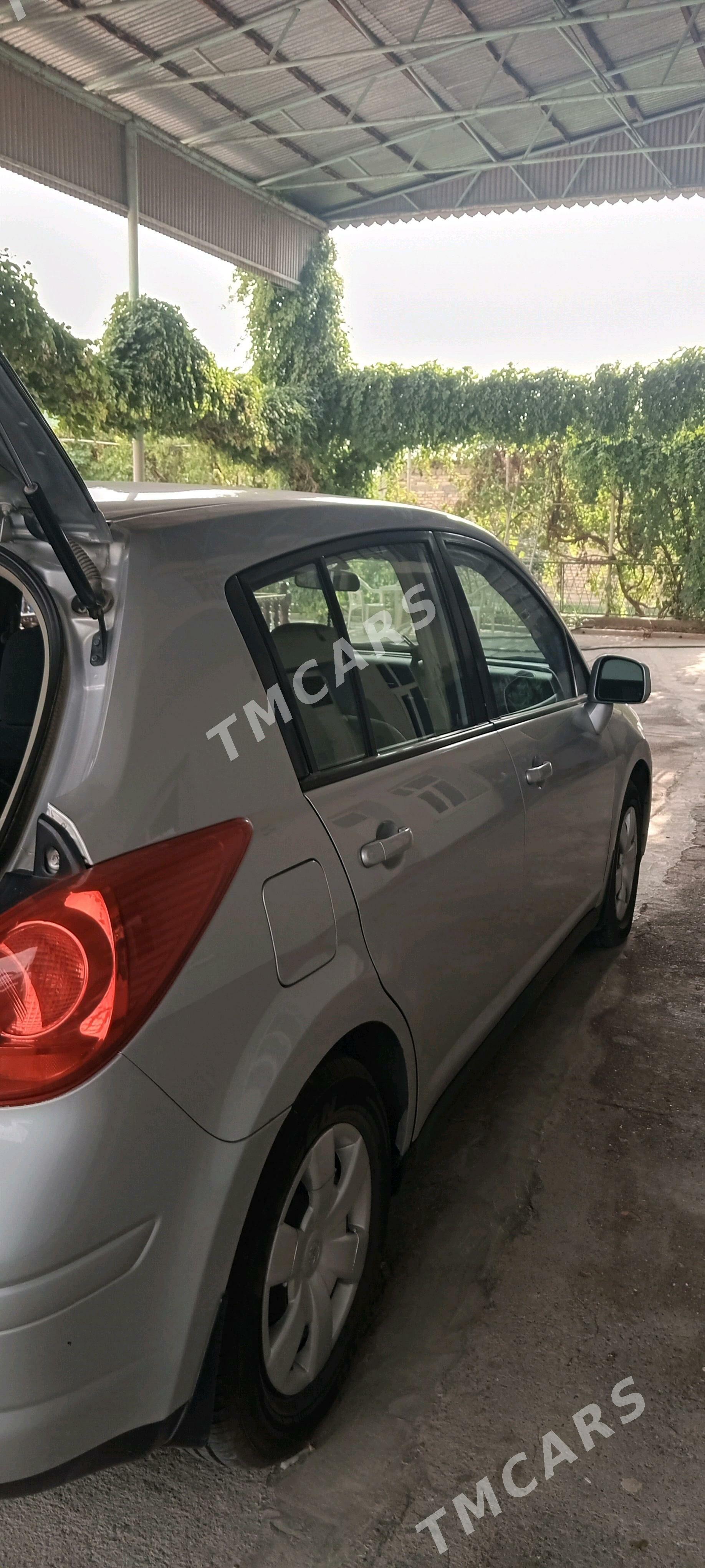 Nissan Versa 2010 - 130 000 TMT - Гарадамак - img 5