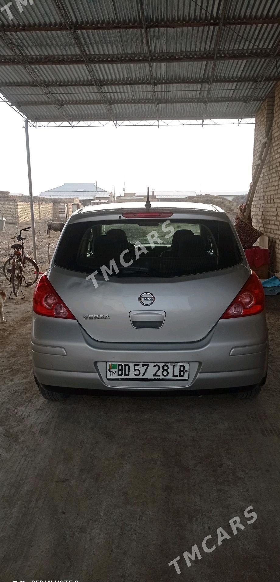 Nissan Versa 2010 - 100 000 TMT - Сакар - img 3