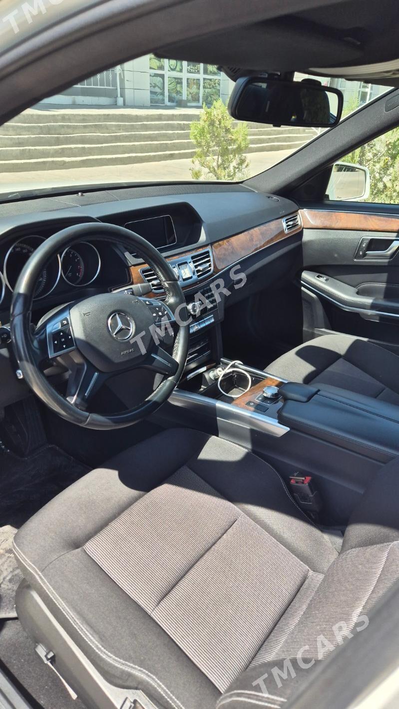 Mercedes-Benz E300 2014 - 440 000 TMT - Бузмеин - img 4