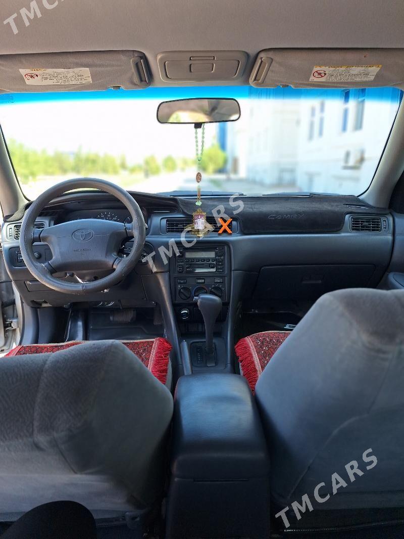 Toyota Camry 2001 - 160 000 TMT - Дашогуз - img 4