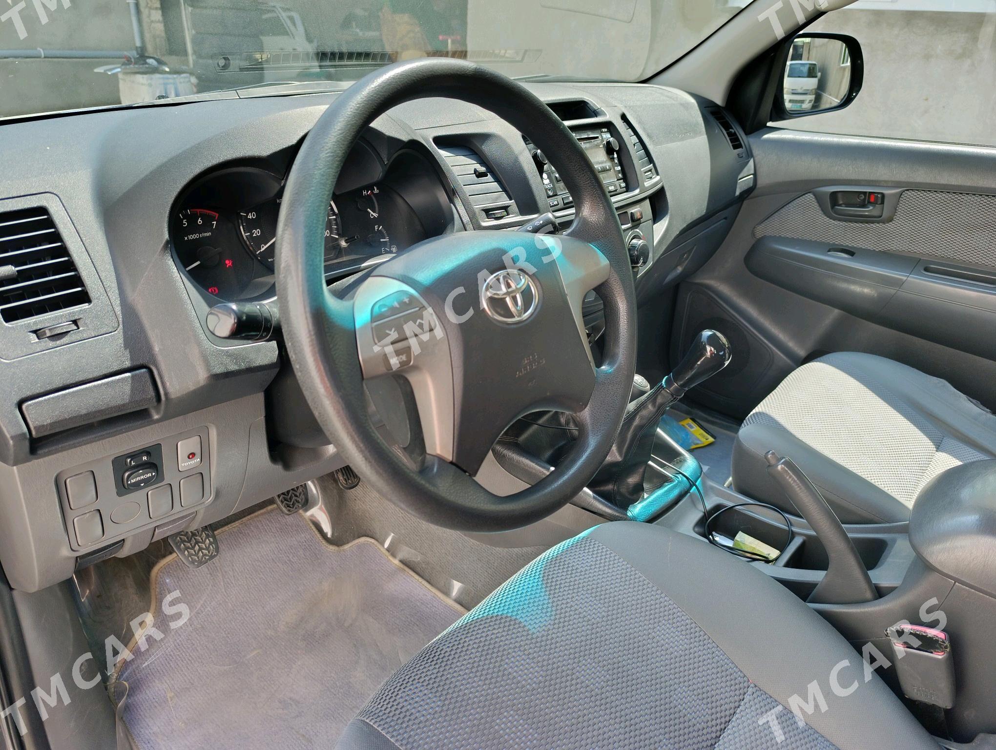 Toyota Hilux 2013 - 325 000 TMT - Balkanabat - img 6