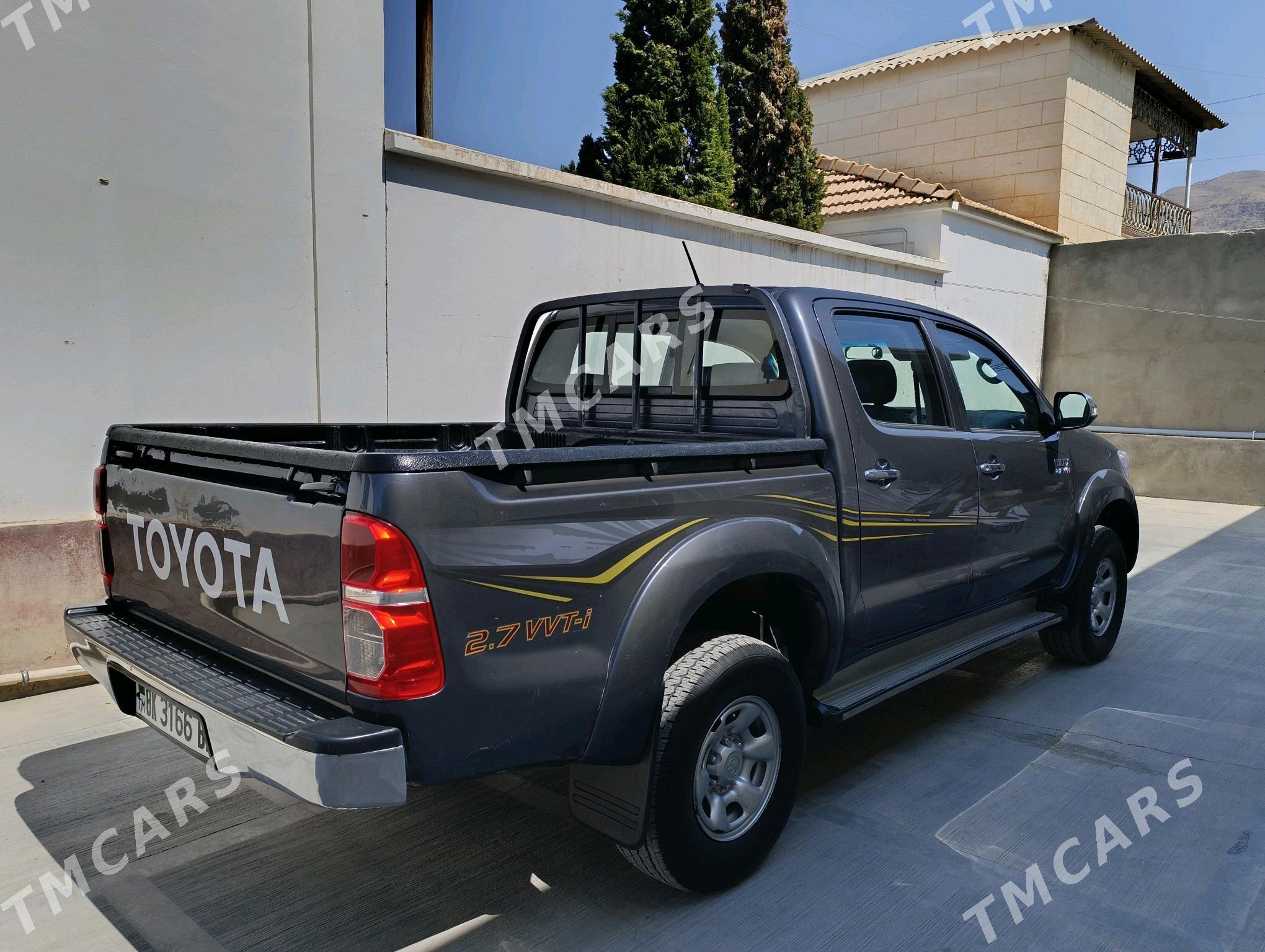 Toyota Hilux 2013 - 325 000 TMT - Balkanabat - img 4