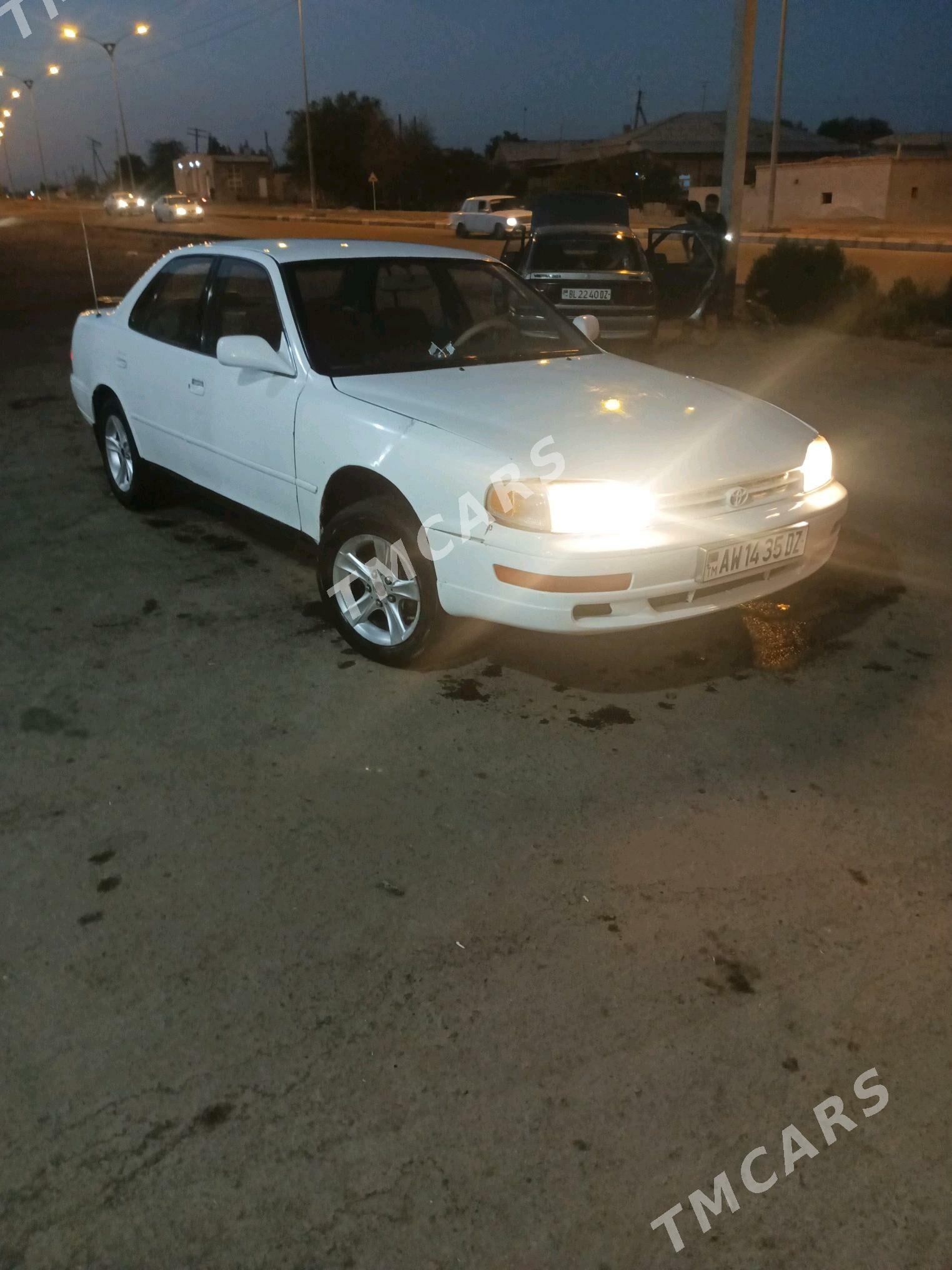 Toyota Camry 1994 - 70 000 TMT - Губадаг - img 4