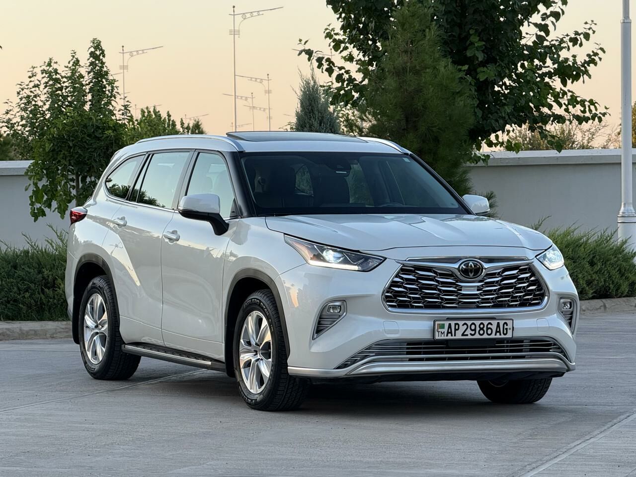 Toyota Highlander 2021 - 588 000 TMT - Ашхабад - img 2