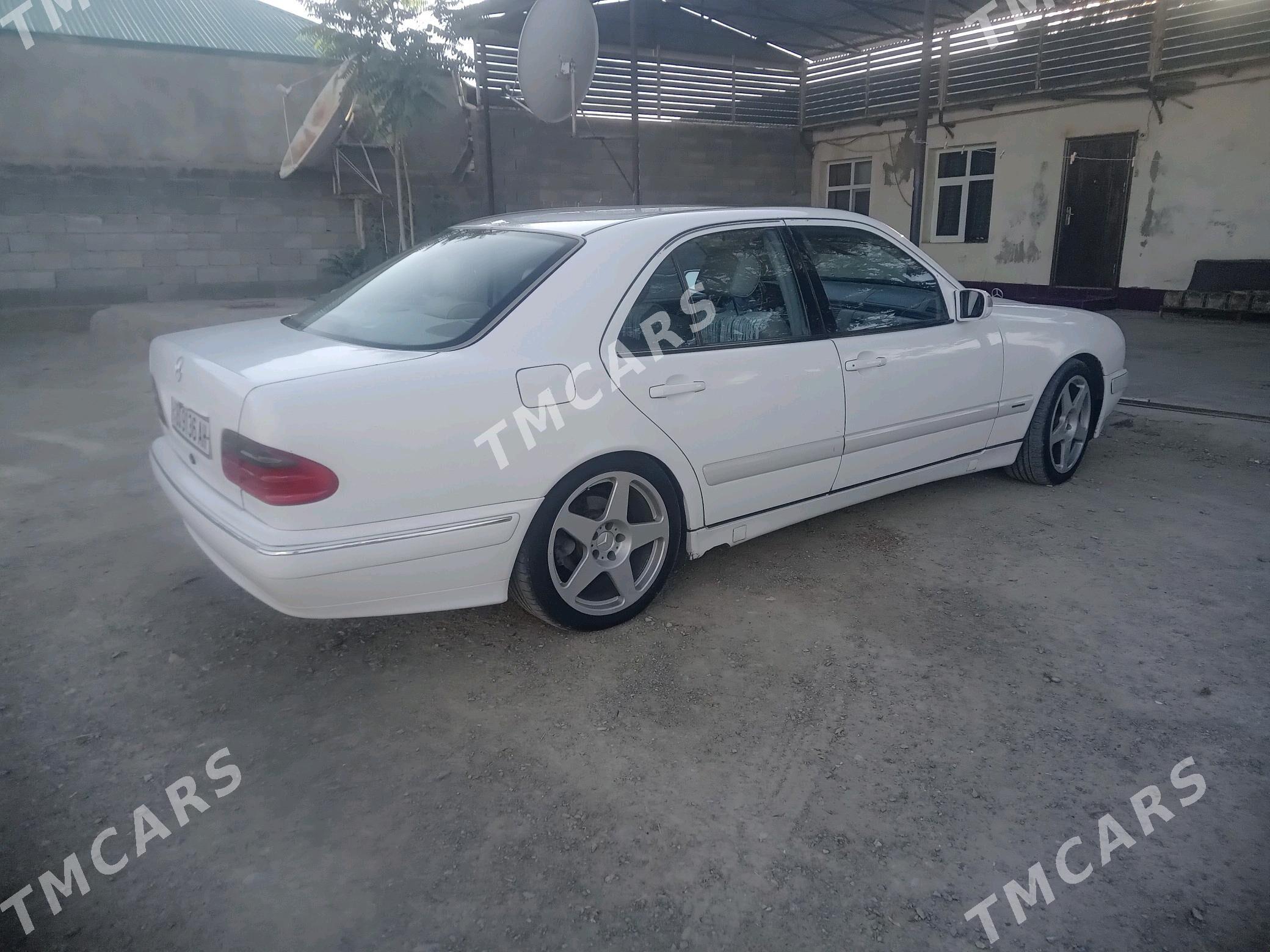 Mercedes-Benz W212 2000 - 100 000 TMT - Bäherden - img 3