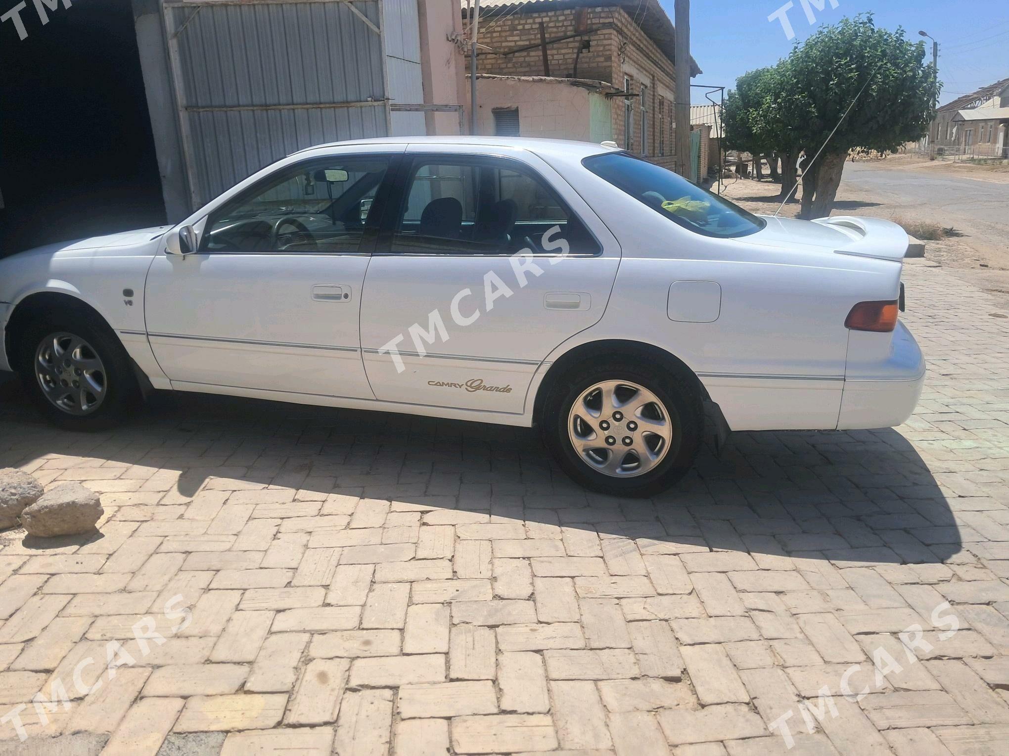 Toyota Camry 2000 - 125 000 TMT - Байрамали - img 6