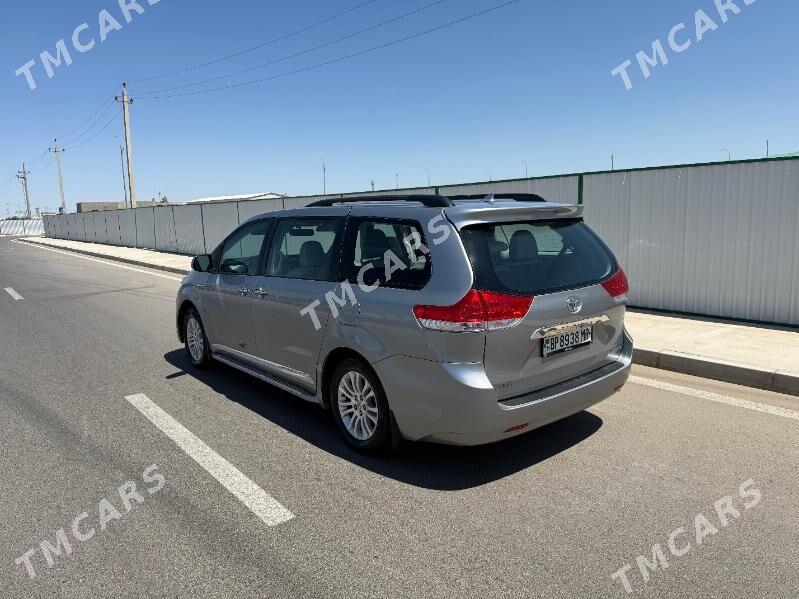 Toyota Sienna 2010 - 300 000 TMT - Мары - img 7