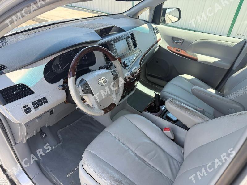 Toyota Sienna 2010 - 300 000 TMT - Мары - img 2