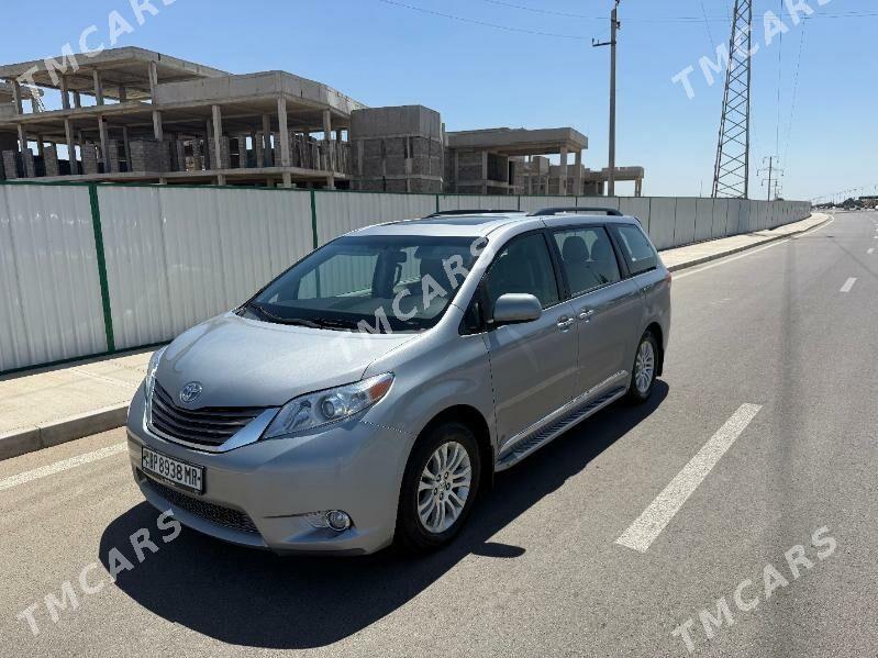 Toyota Sienna 2010 - 300 000 TMT - Мары - img 4