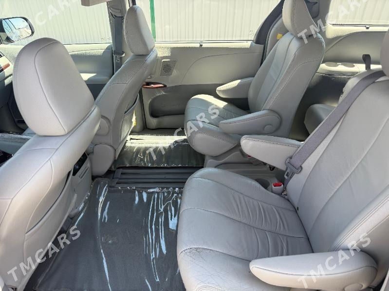 Toyota Sienna 2010 - 300 000 TMT - Мары - img 3
