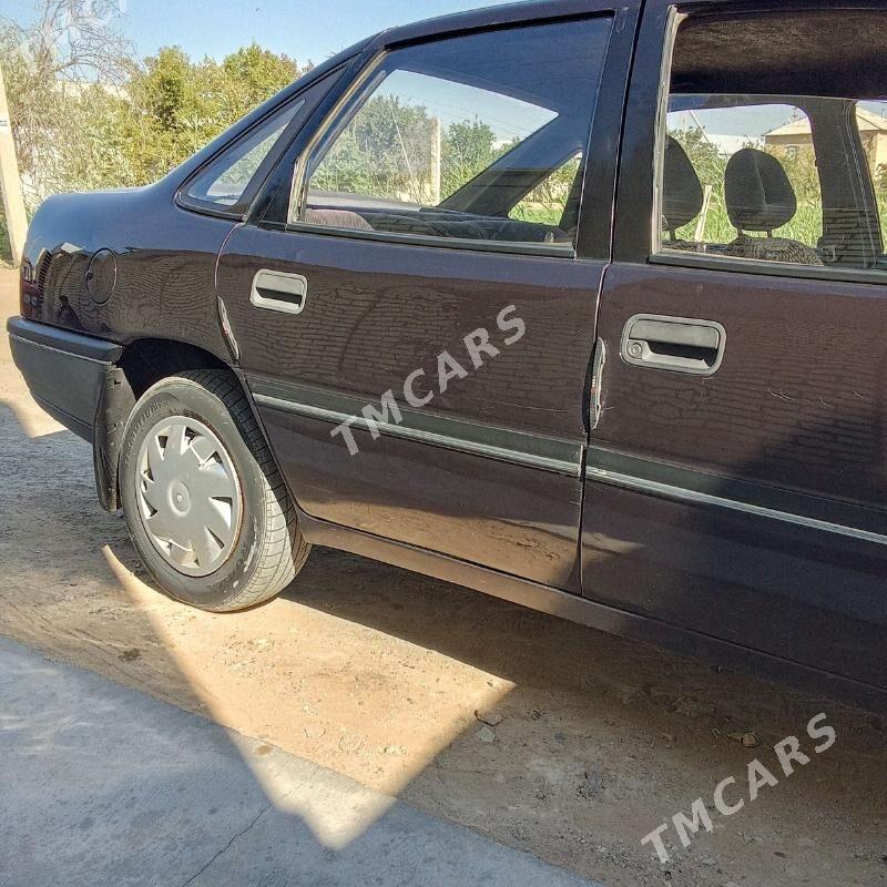 Opel Vectra 1990 - 35 000 TMT - Mary - img 4