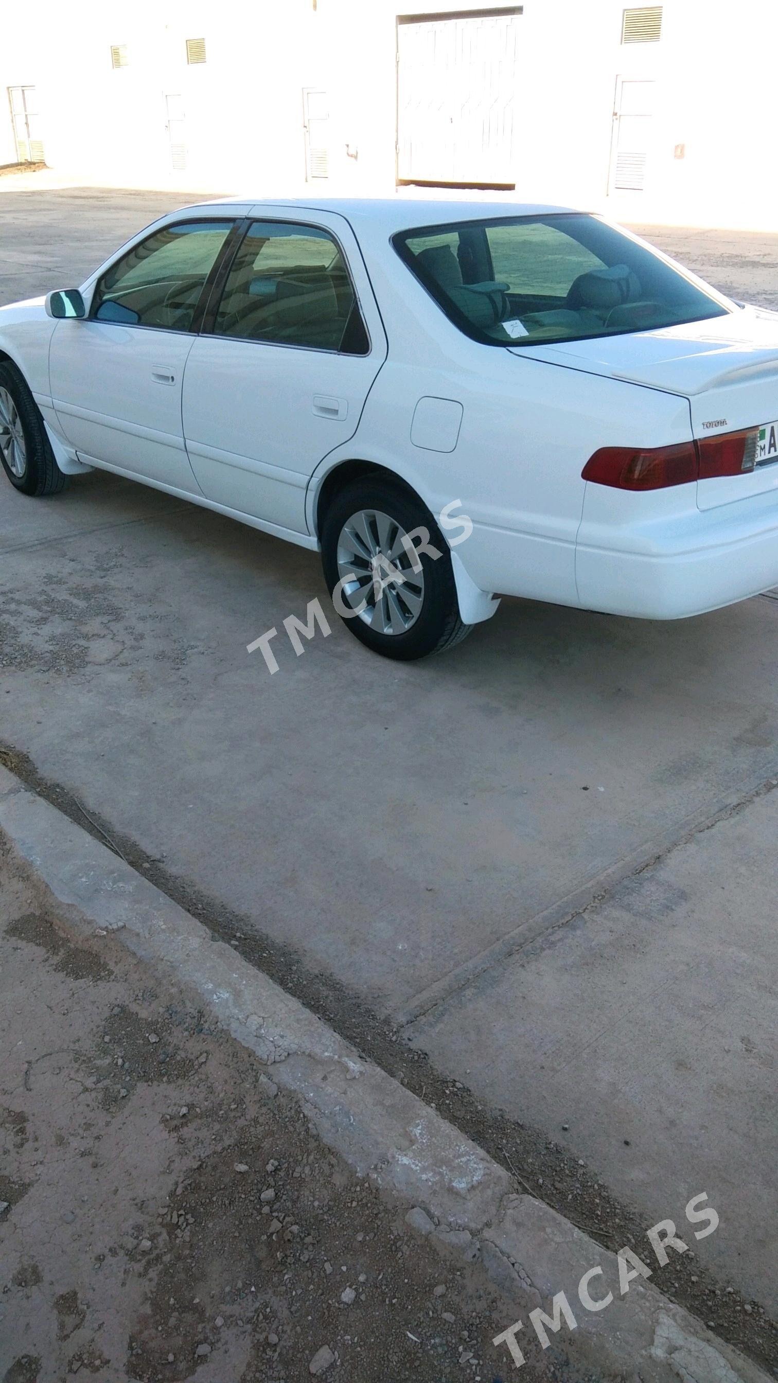 Toyota Camry 2000 - 132 000 TMT - Теджен - img 4