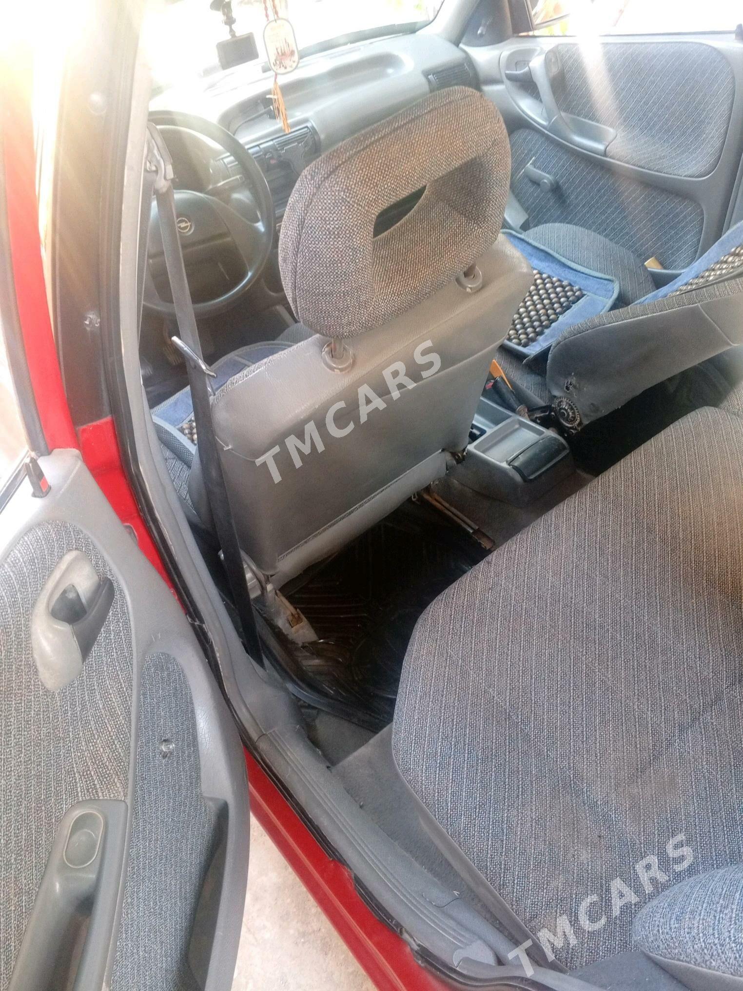 Opel Astra 1995 - 40 000 TMT - Гурбансолтан Едже - img 2
