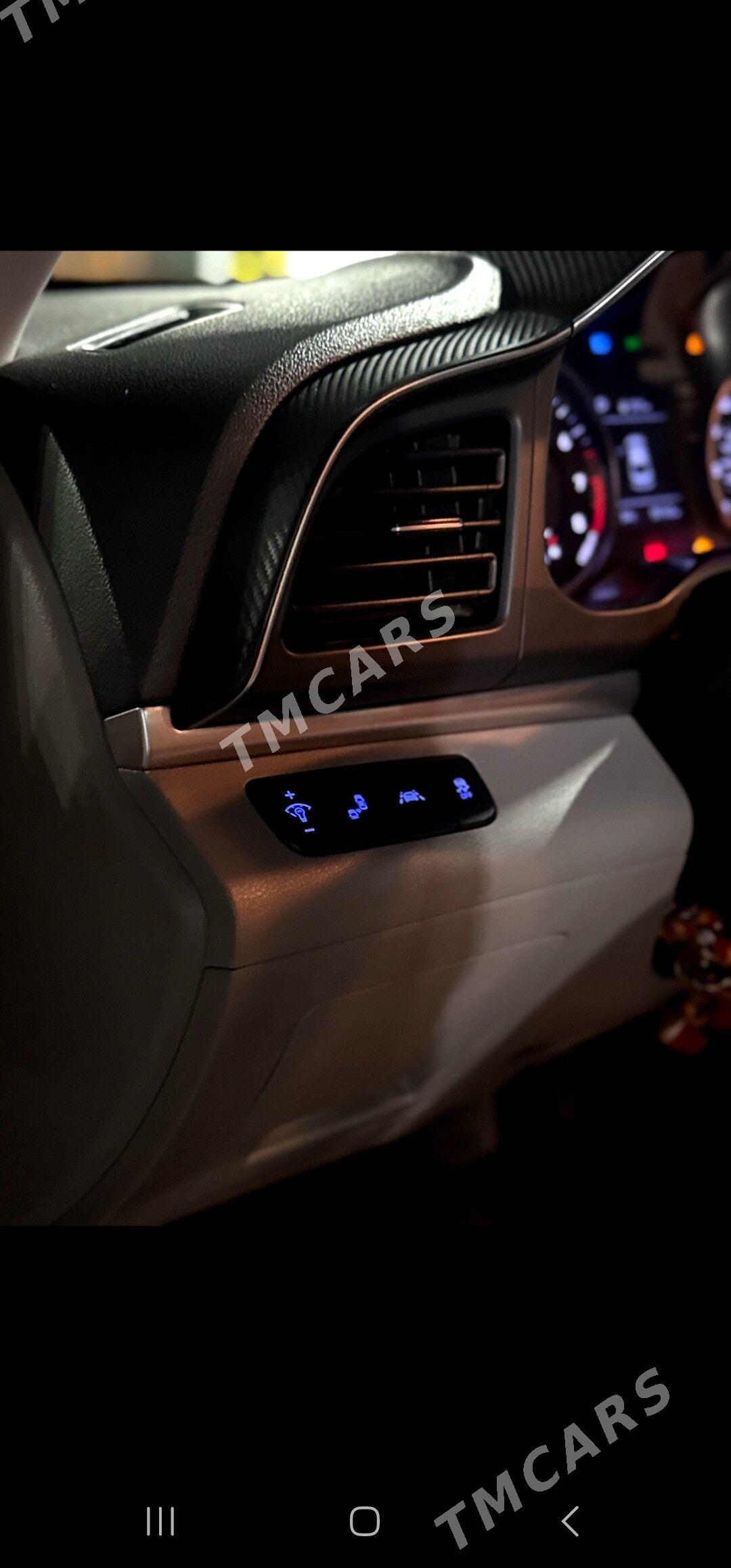 Hyundai Elantra 2019 - 200 000 TMT - Кëши - img 3
