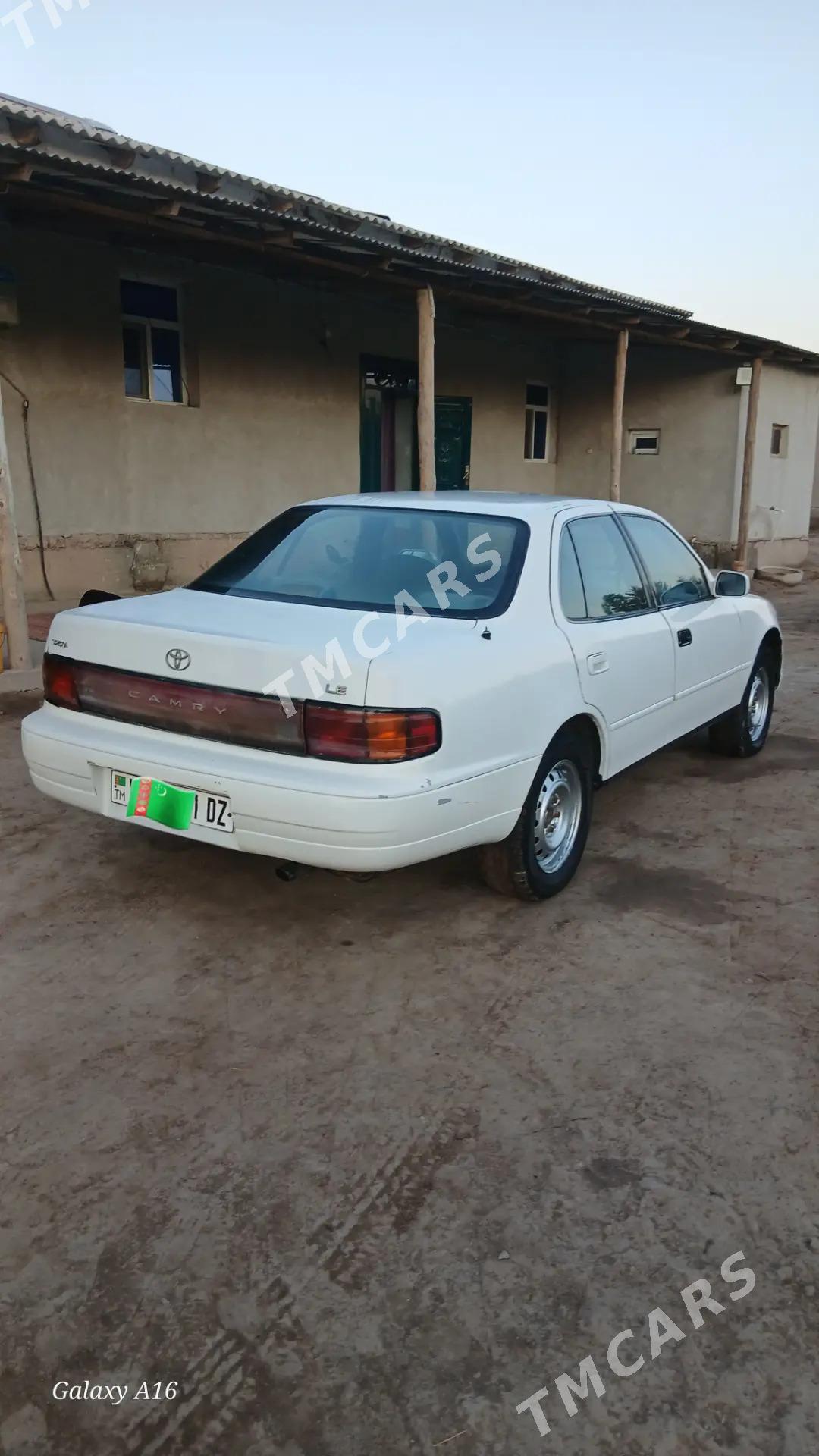 Toyota Camry 1992 - 75 000 TMT - Кёнеургенч - img 3