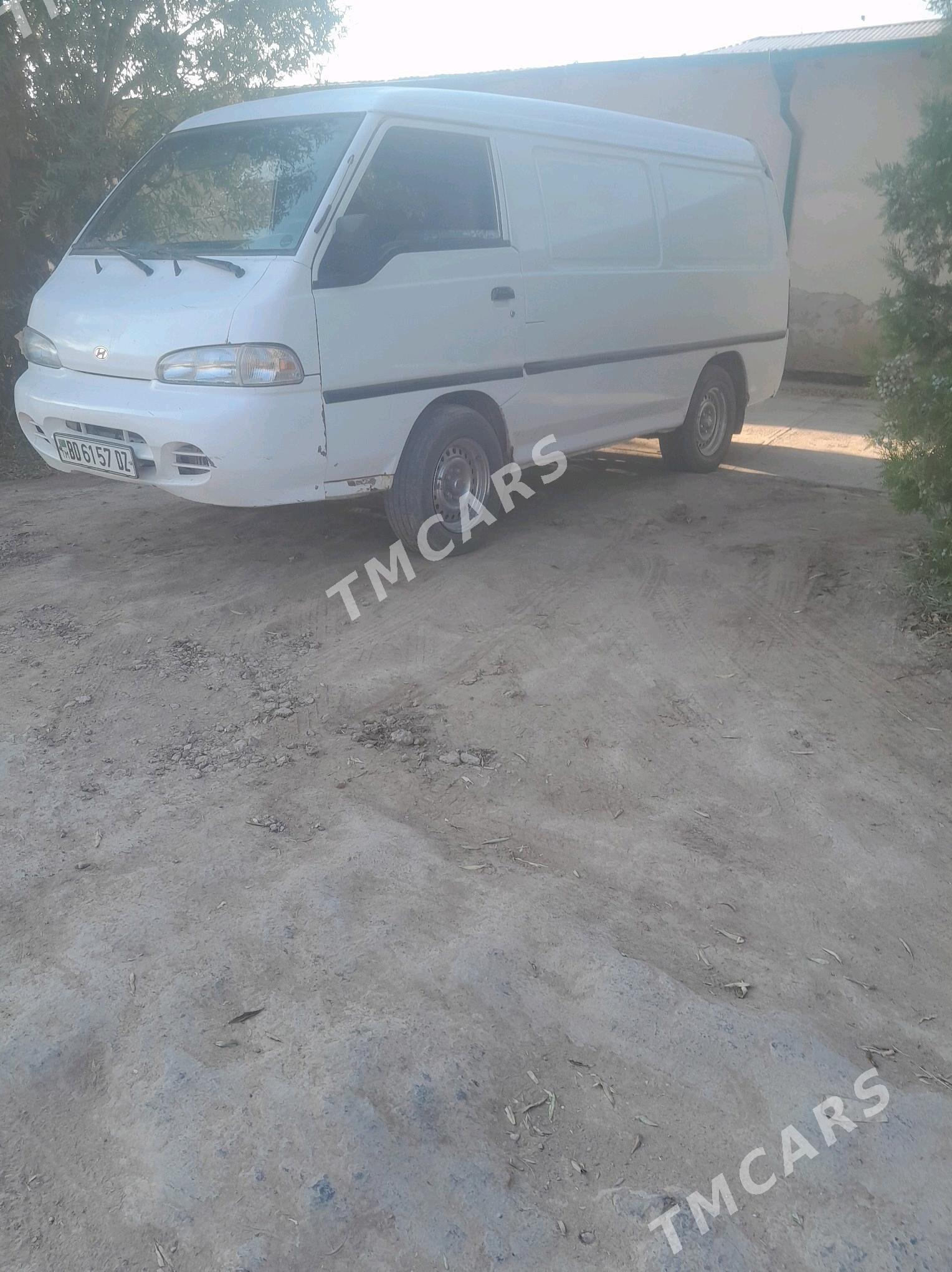 Toyota Hiace 2003 - 85 000 TMT - Köneürgenç - img 5