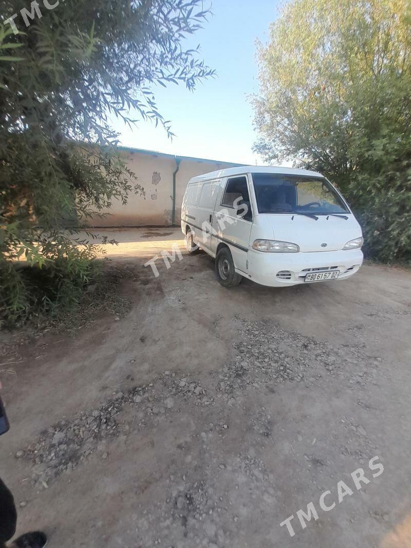Toyota Hiace 2003 - 85 000 TMT - Köneürgenç - img 4