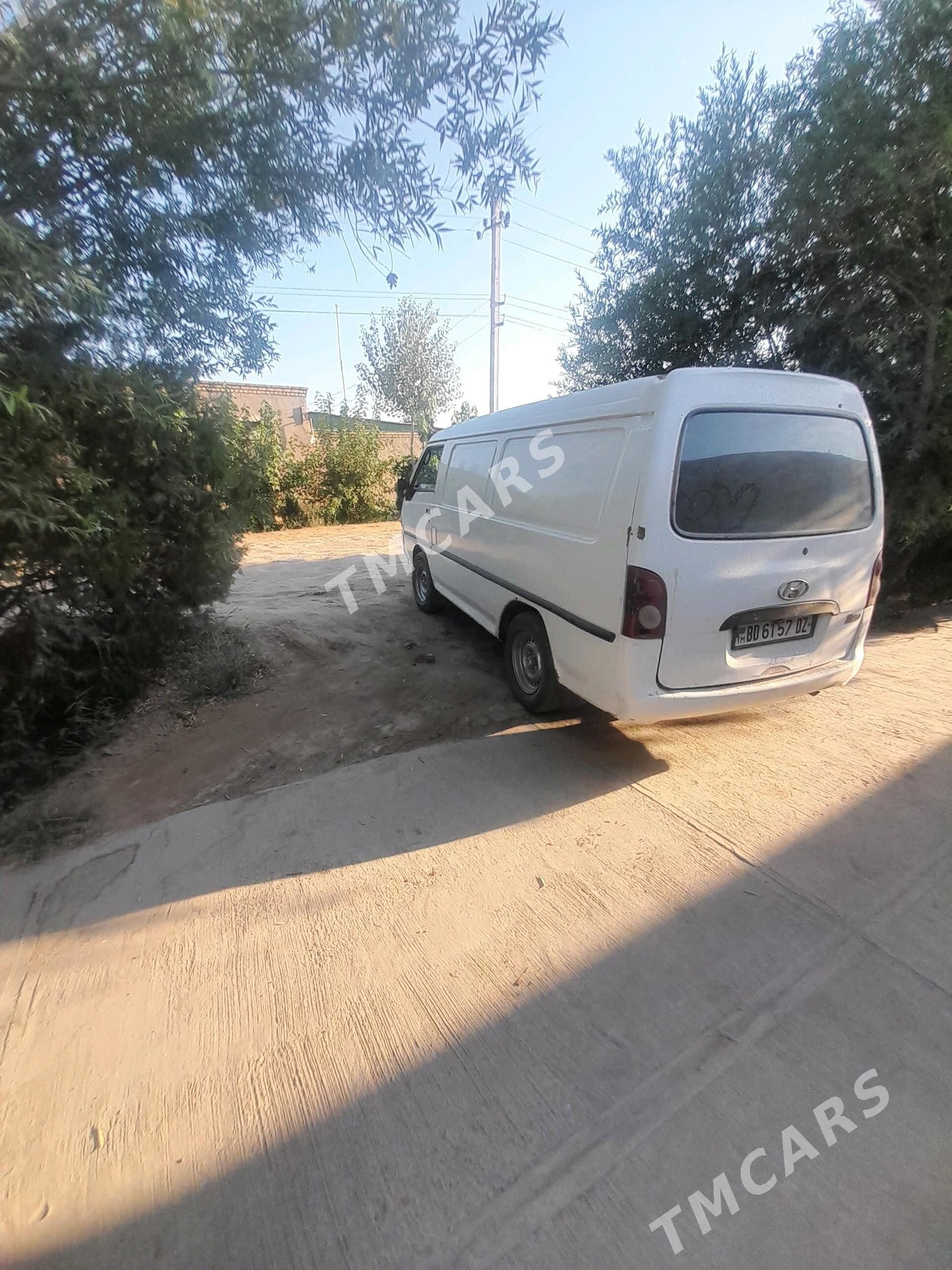 Toyota Hiace 2003 - 85 000 TMT - Köneürgenç - img 6