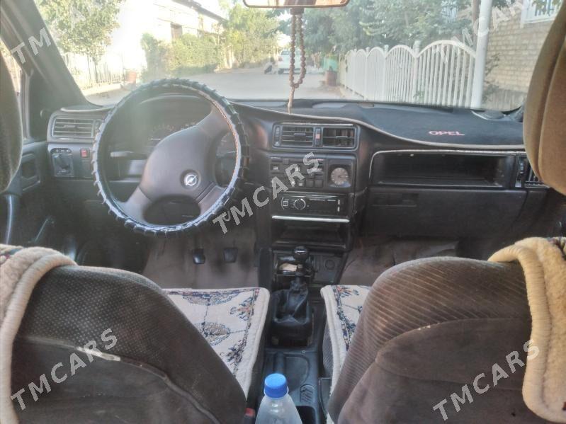 Opel Vectra 1992 - 210 000 TMT - Дашогуз - img 3