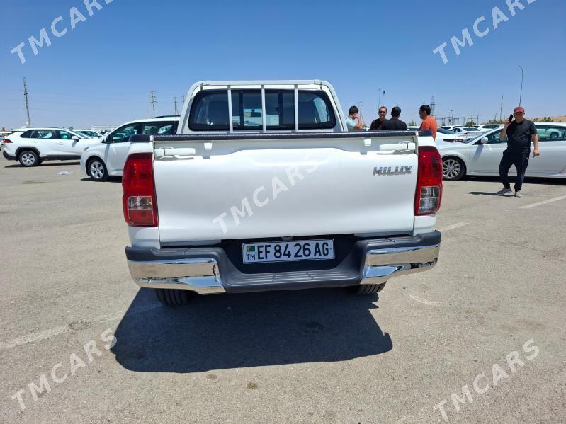 Toyota Hilux 2021 - 510 000 TMT - Aşgabat - img 4