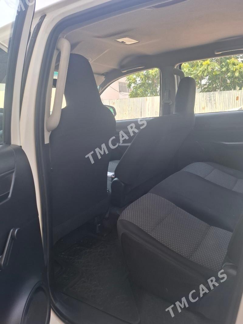 Toyota Hilux 2021 - 510 000 TMT - Aşgabat - img 7