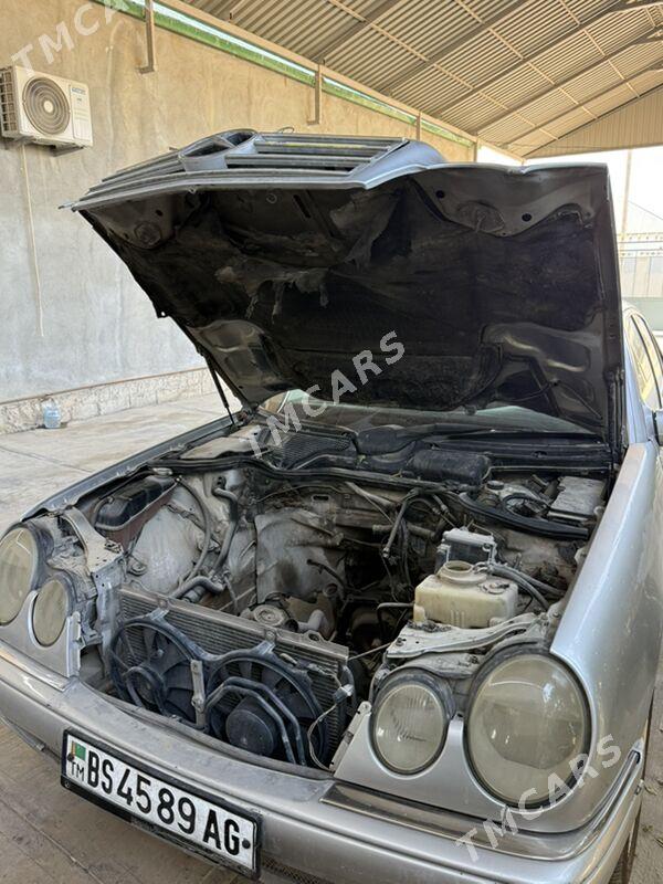 Mercedes-Benz E320 1997 - 55 000 TMT - Анев - img 2