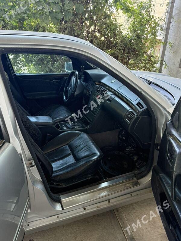 Mercedes-Benz E320 1997 - 55 000 TMT - Анев - img 9