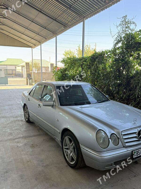 Mercedes-Benz E320 1997 - 55 000 TMT - Анев - img 5