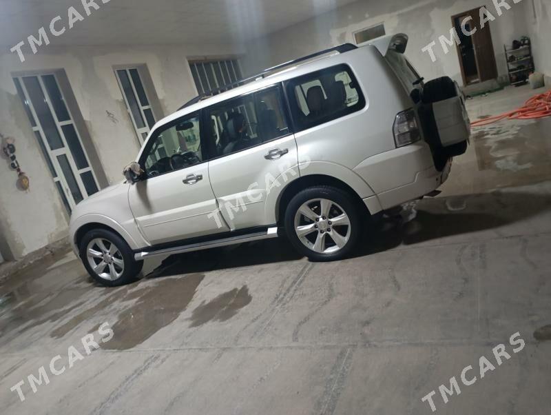 Mitsubishi Pajero 2010 - 240 000 TMT - Дянев - img 4
