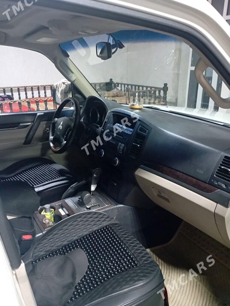 Mitsubishi Pajero 2010 - 240 000 TMT - Дянев - img 2