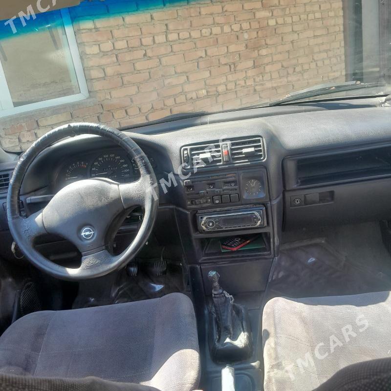 Opel Vectra 1991 - 33 000 TMT - Бахарден - img 4