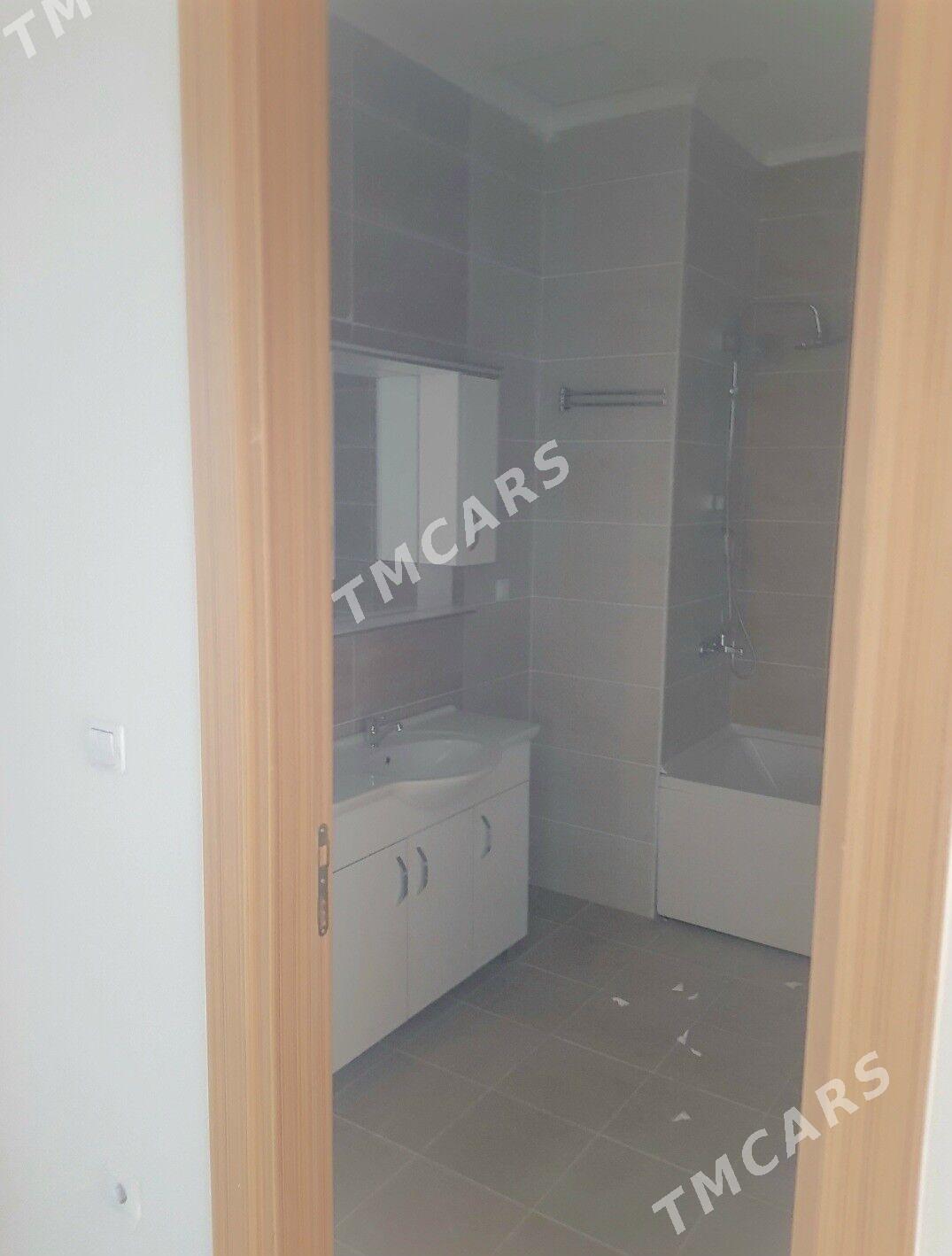 16 tapgyr eyesinden - Aşgabat - img 2