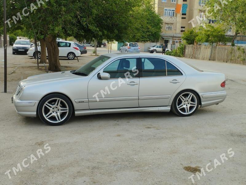 Mercedes-Benz E320 2001 - 125 000 TMT - Балканабат - img 8