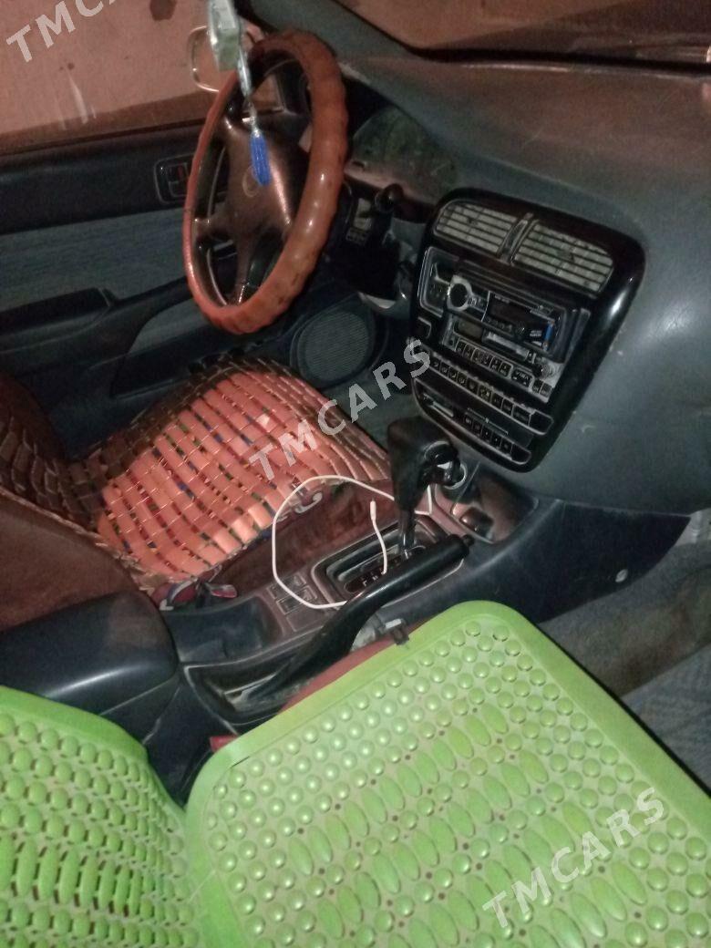 Toyota Carina 1995 - 76 000 TMT - Halaç - img 5