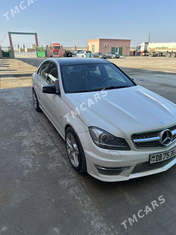 Mercedes-Benz C300 2010 - 200 000 TMT - Туркменабат - img 4
