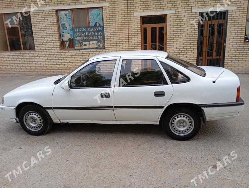 Opel Vectra 1990 - 19 000 TMT - Мары - img 3