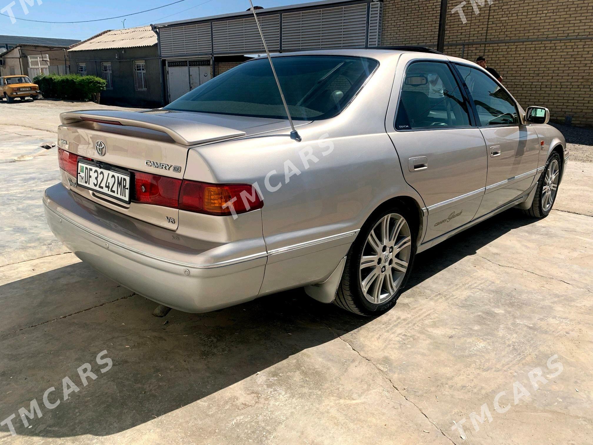 Toyota Camry 2001 - 195 000 TMT - Мары - img 8