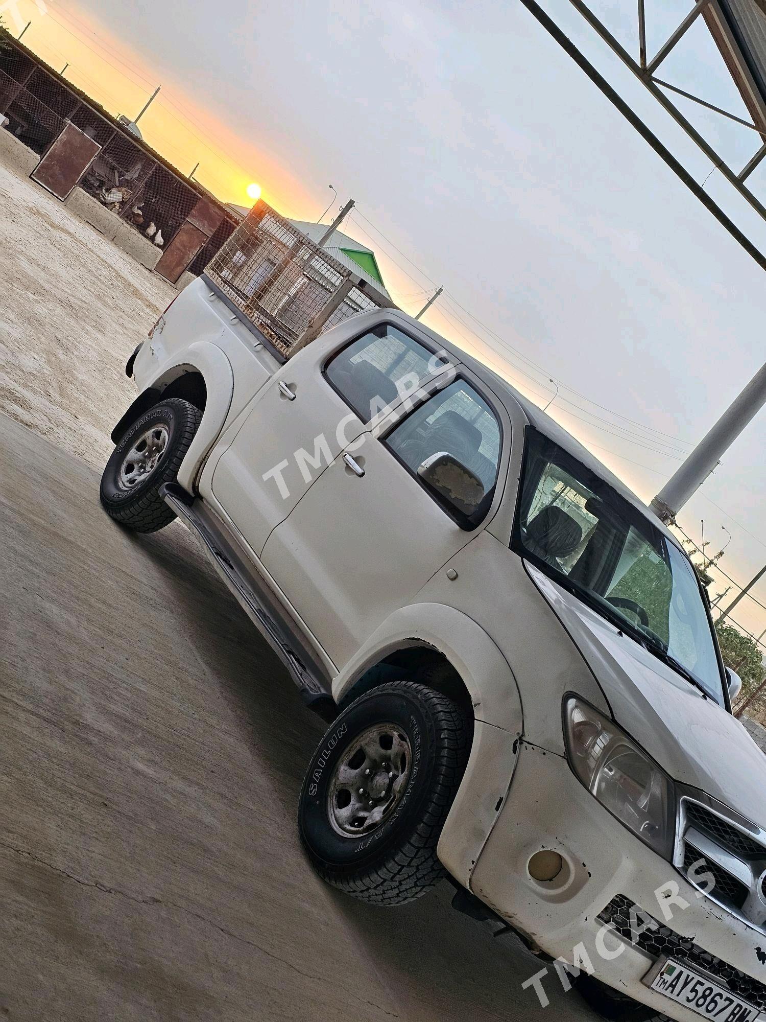 Toyota Hilux 2008 - 150 000 TMT - Этрек - img 4
