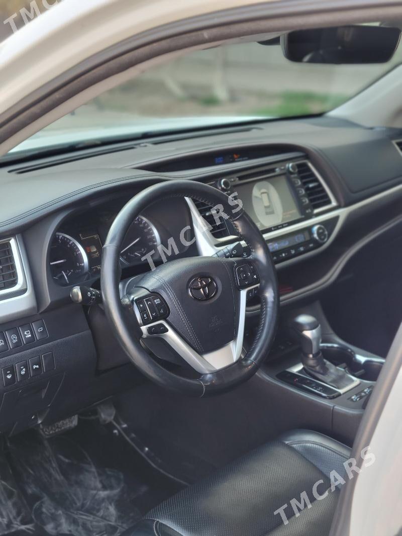 Toyota Highlander 2018 - 520 000 TMT - Мары - img 4