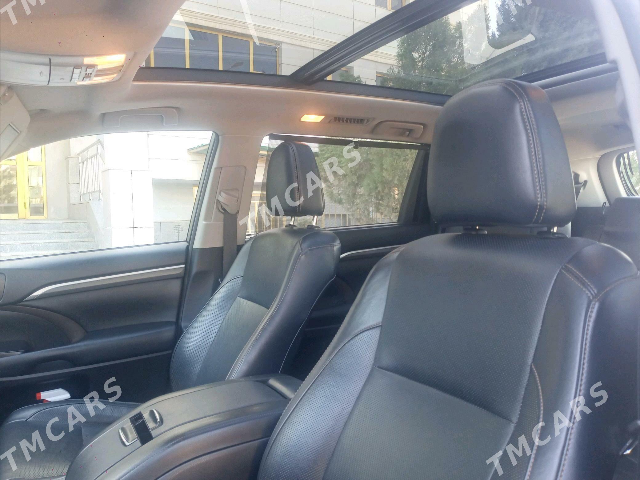 Toyota Highlander 2018 - 520 000 TMT - Мары - img 9