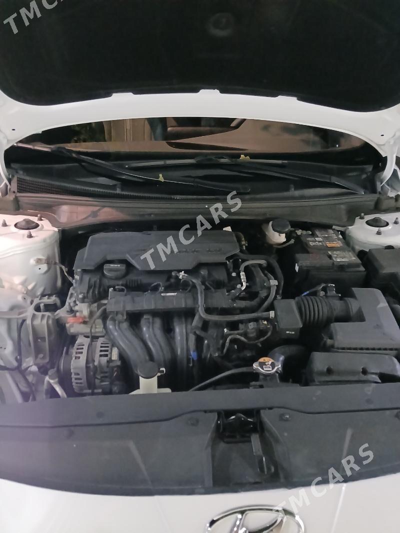Hyundai Elantra 2022 - 300 000 TMT - Мары - img 7